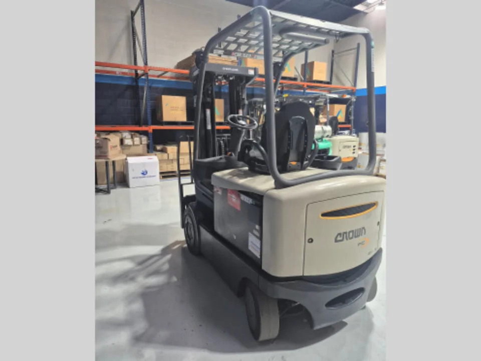 Whynda - Crown FC 4525-50 Electric Forklift 4,000 lbs - Image 2